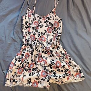 the brand is express, size is extra small. colors are white peach and black